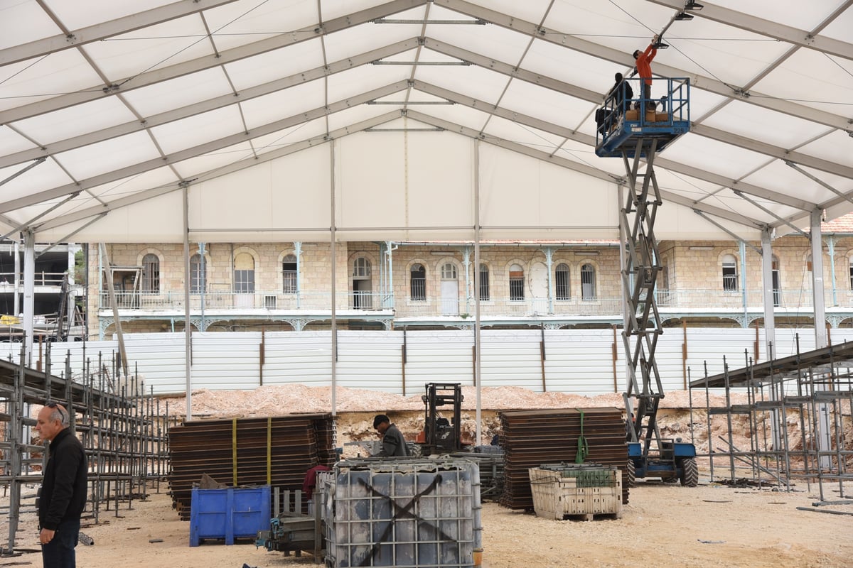 תיעוד: ההכנות להגעת האדמו"ר מבאבוב