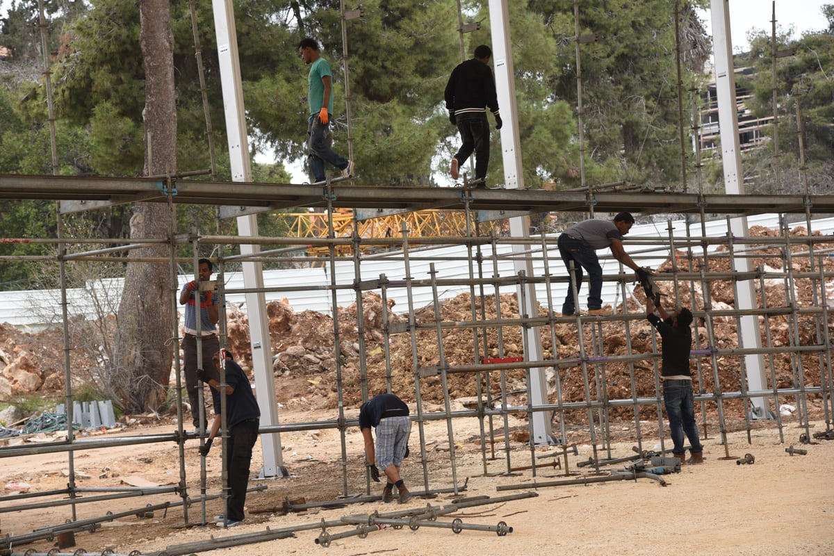 תיעוד: ההכנות להגעת האדמו"ר מבאבוב