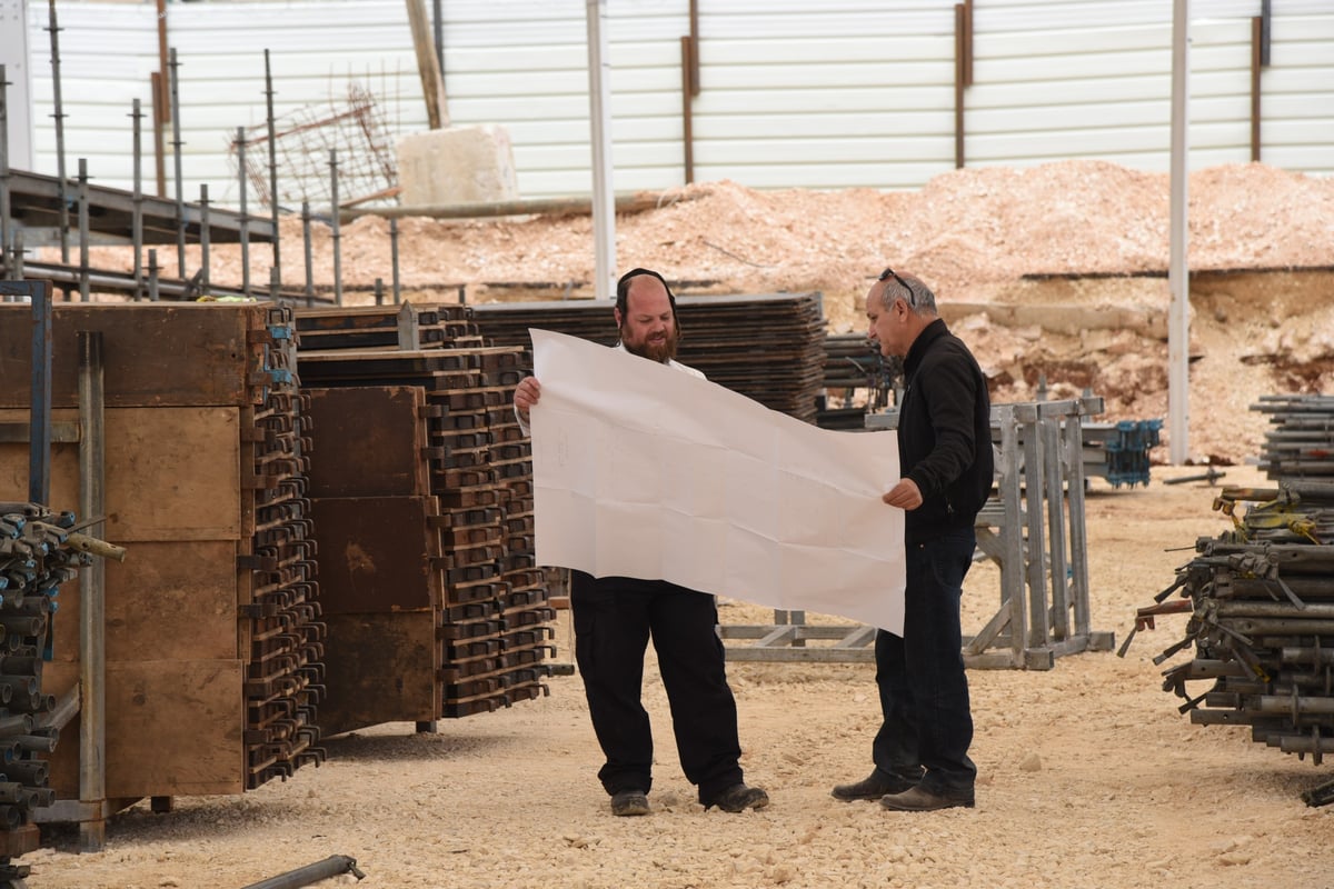 תיעוד: ההכנות להגעת האדמו"ר מבאבוב