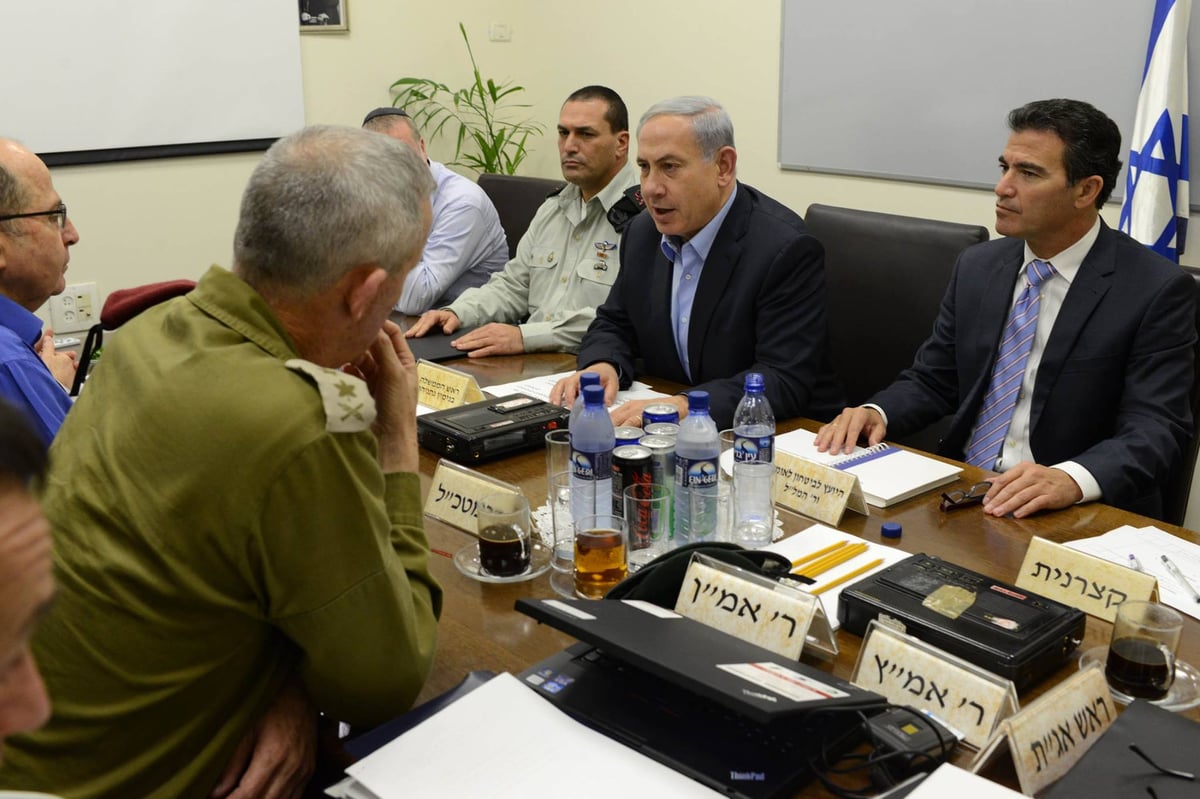 ראש הממשלה נתניהו והרמטכ"ל גנץ בדיון הערכת מצב בקריה