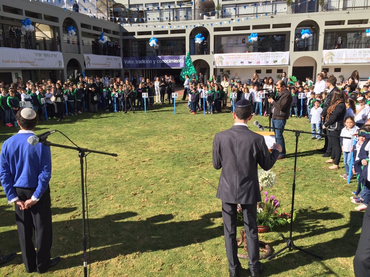 צפו: קבלת פנים לראשל"צ הגאון רבי יצחק יוסף בבתי הספר במקסיקו