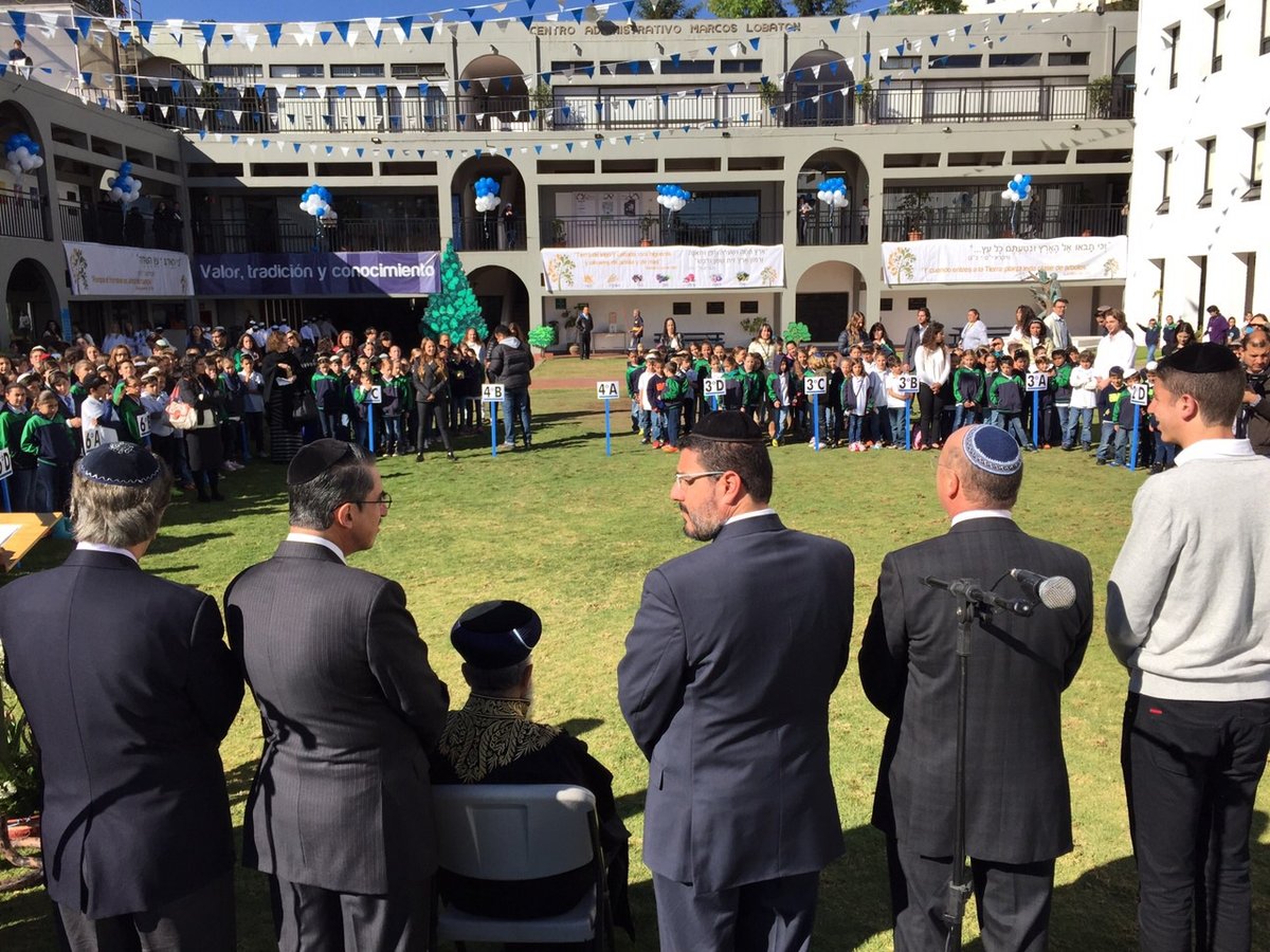 צפו: קבלת פנים לראשל"צ הגאון רבי יצחק יוסף בבתי הספר במקסיקו