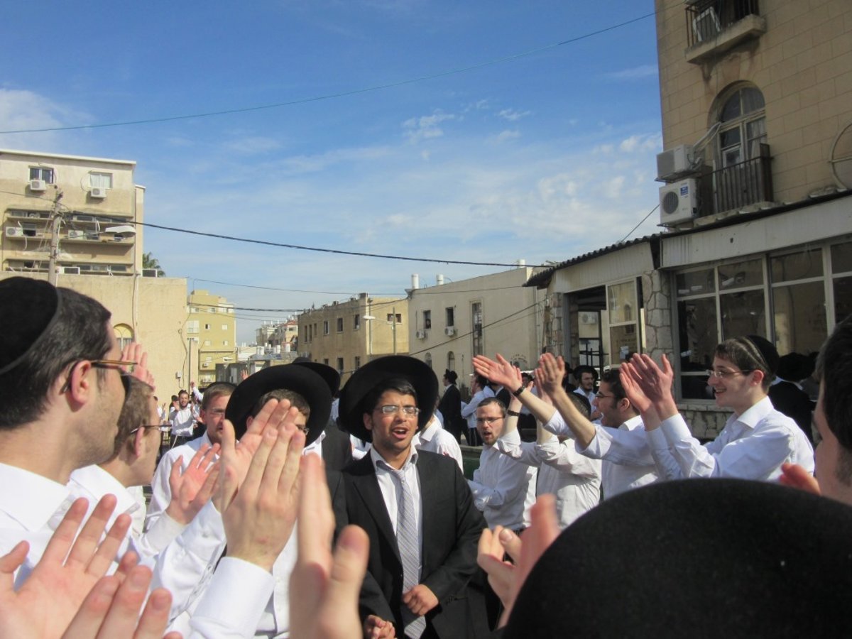 תיעוד: עצור פוניבז' שוחרר והתקבל בשירה וריקודים