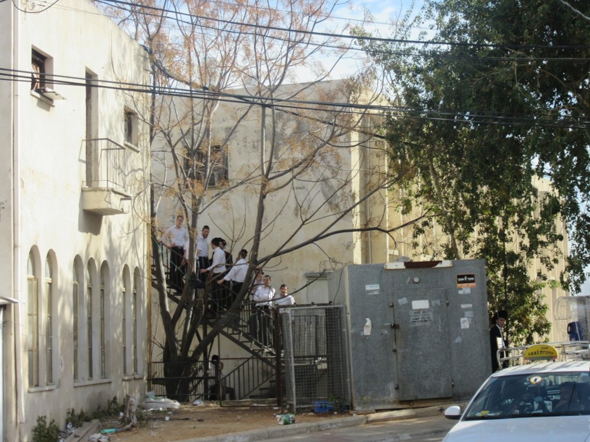 תיעוד: עצור פוניבז' שוחרר והתקבל בשירה וריקודים