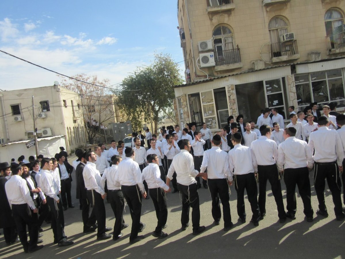 תיעוד: עצור פוניבז' שוחרר והתקבל בשירה וריקודים