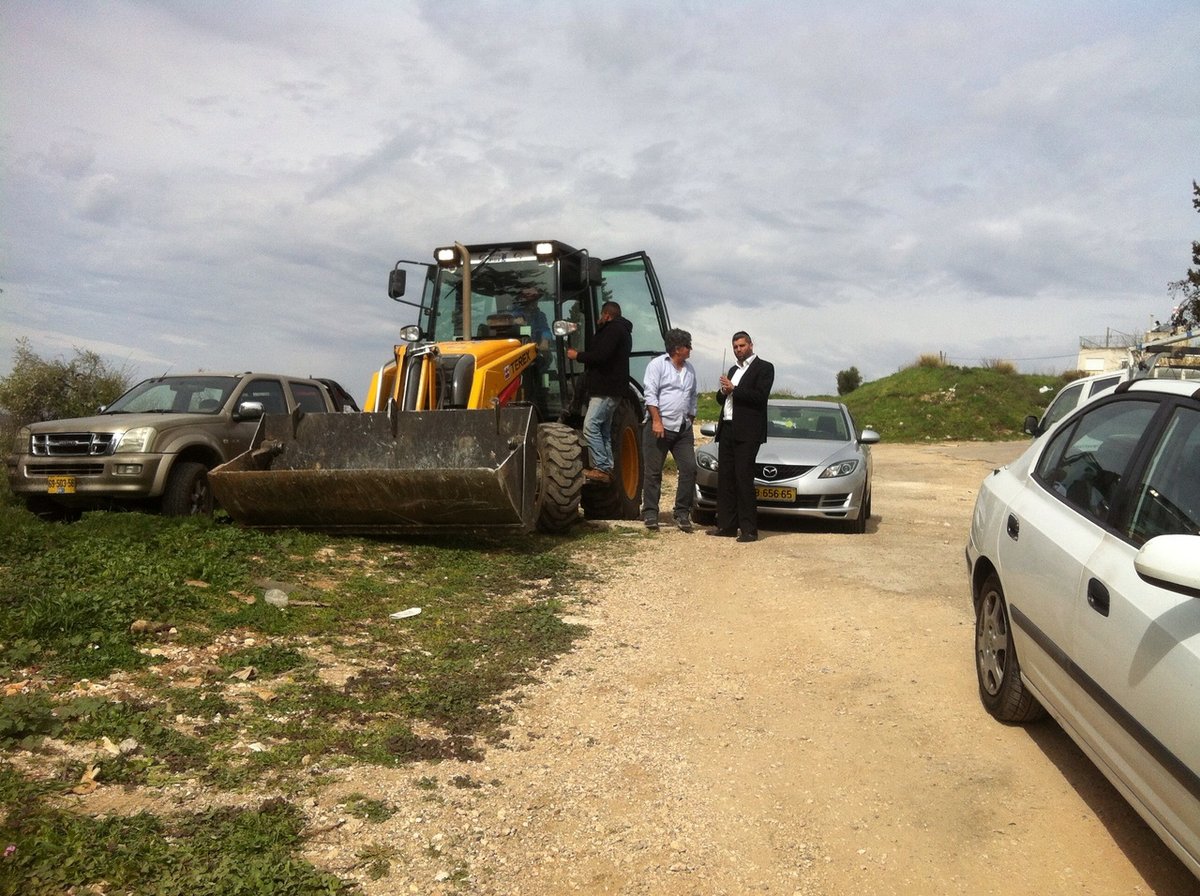 תושבי צפת מנעו הרס בית כנסת בגופם; העירייה: "רצינו להרוס סככה"