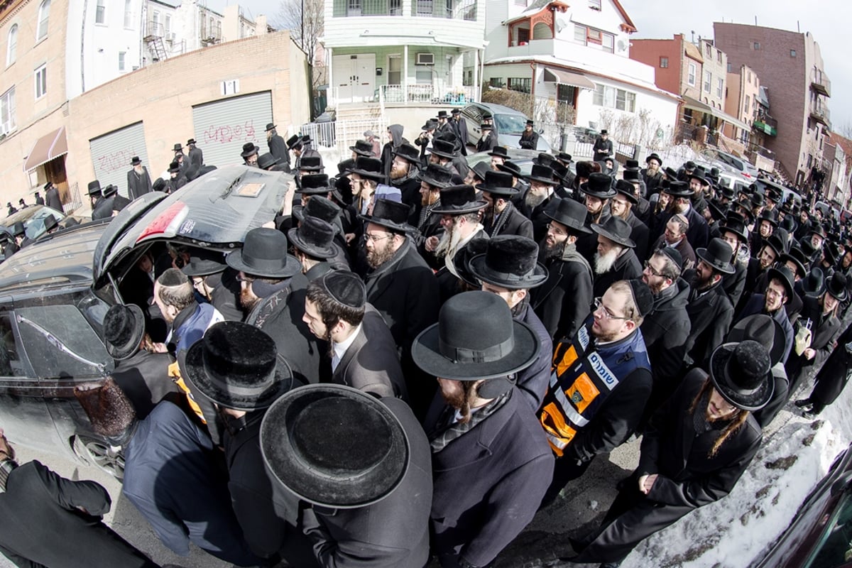 גלריה: המונים נפרדים מהרב שיק בבורו פארק