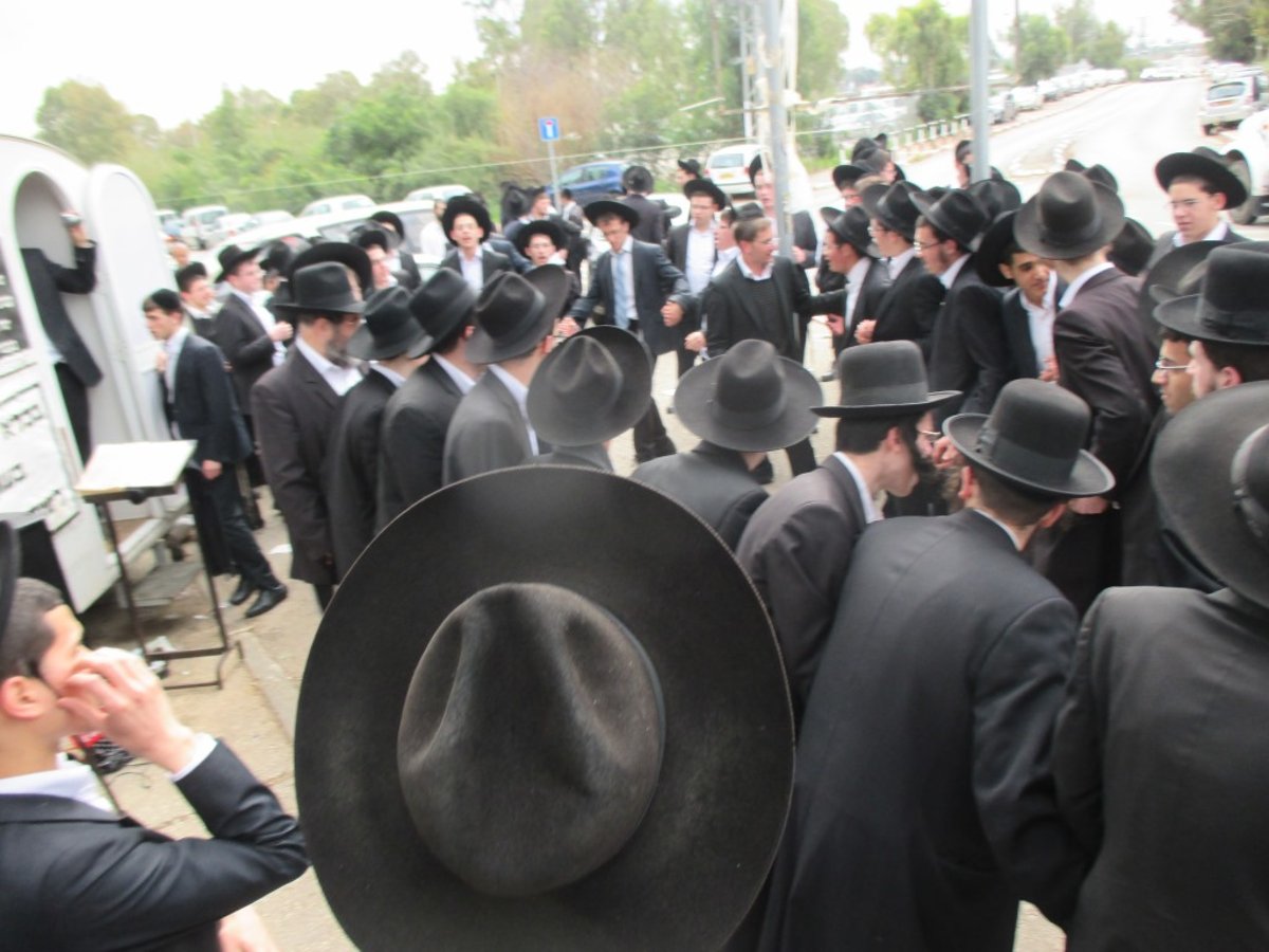 צפו: אסירי 'הפלג הירושלמי' מתקבלים בשירה וריקודים