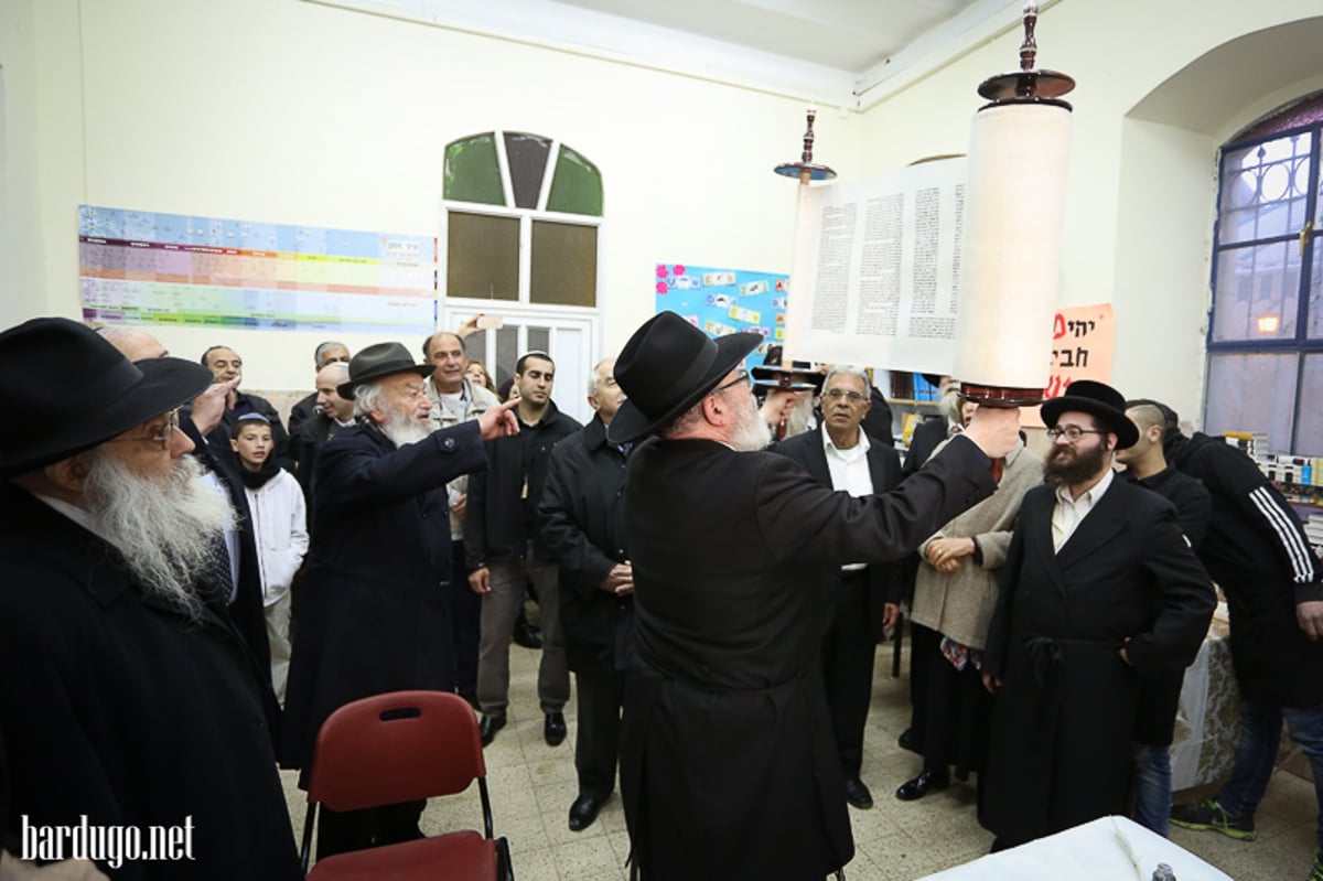 הכנסת ספר תורה לזכר מפקד הלח"י • תמונות