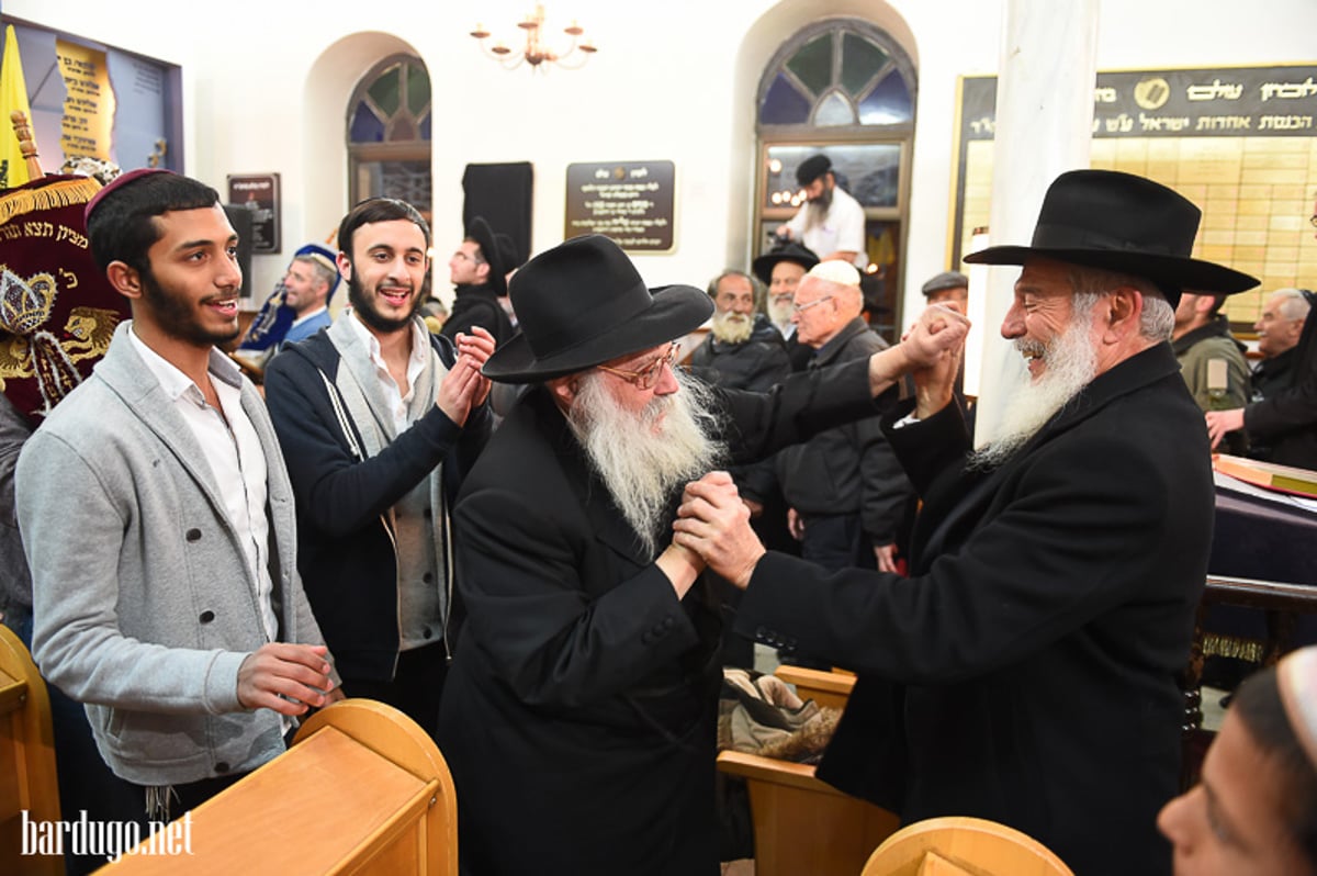 הכנסת ספר תורה לזכר מפקד הלח"י • תמונות