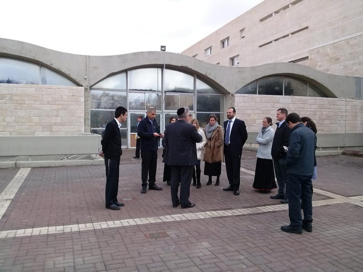 בכירי משרד האוצר נפגשו עם ראשי ישיבת "חברון"