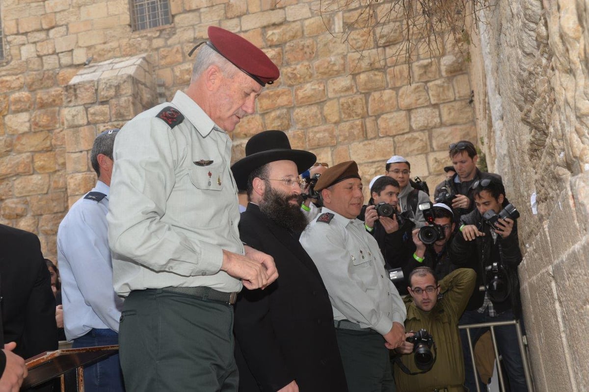 הרמטכ"לים אייזנקוט וגנץ הגיעו להתפלל בכותל