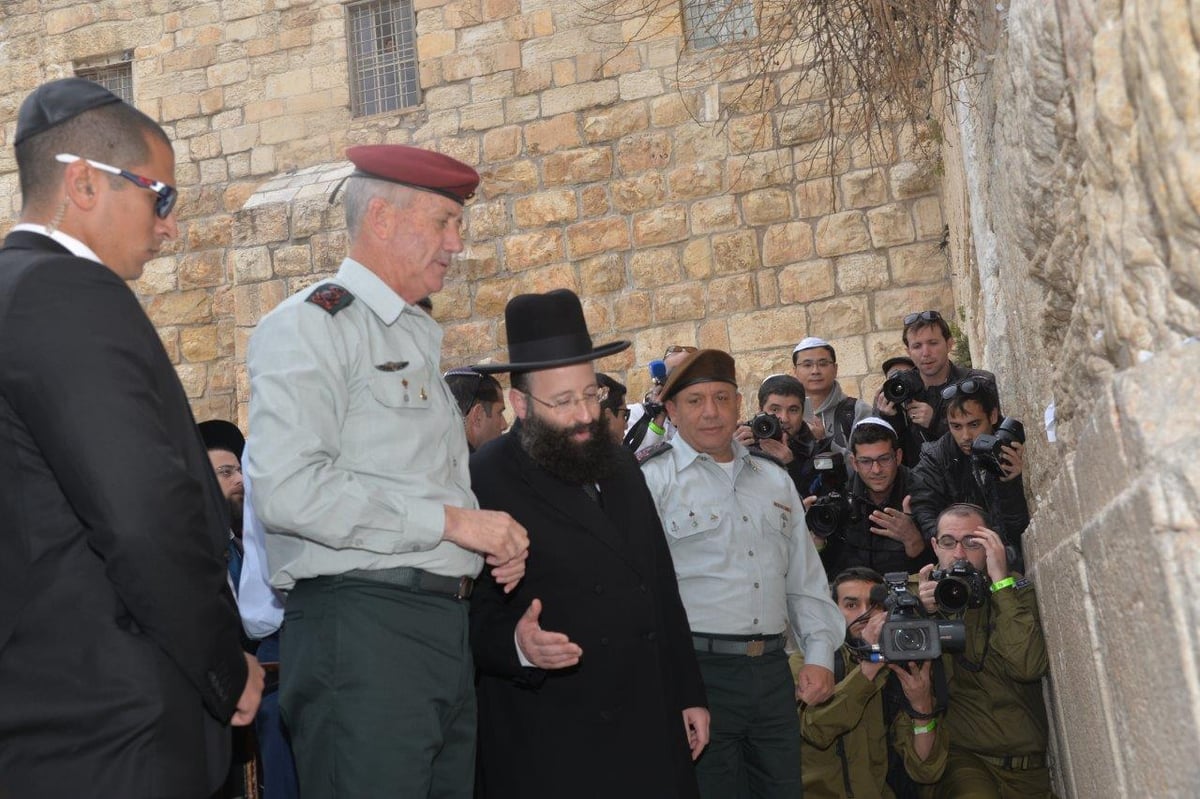 הרמטכ"לים אייזנקוט וגנץ הגיעו להתפלל בכותל