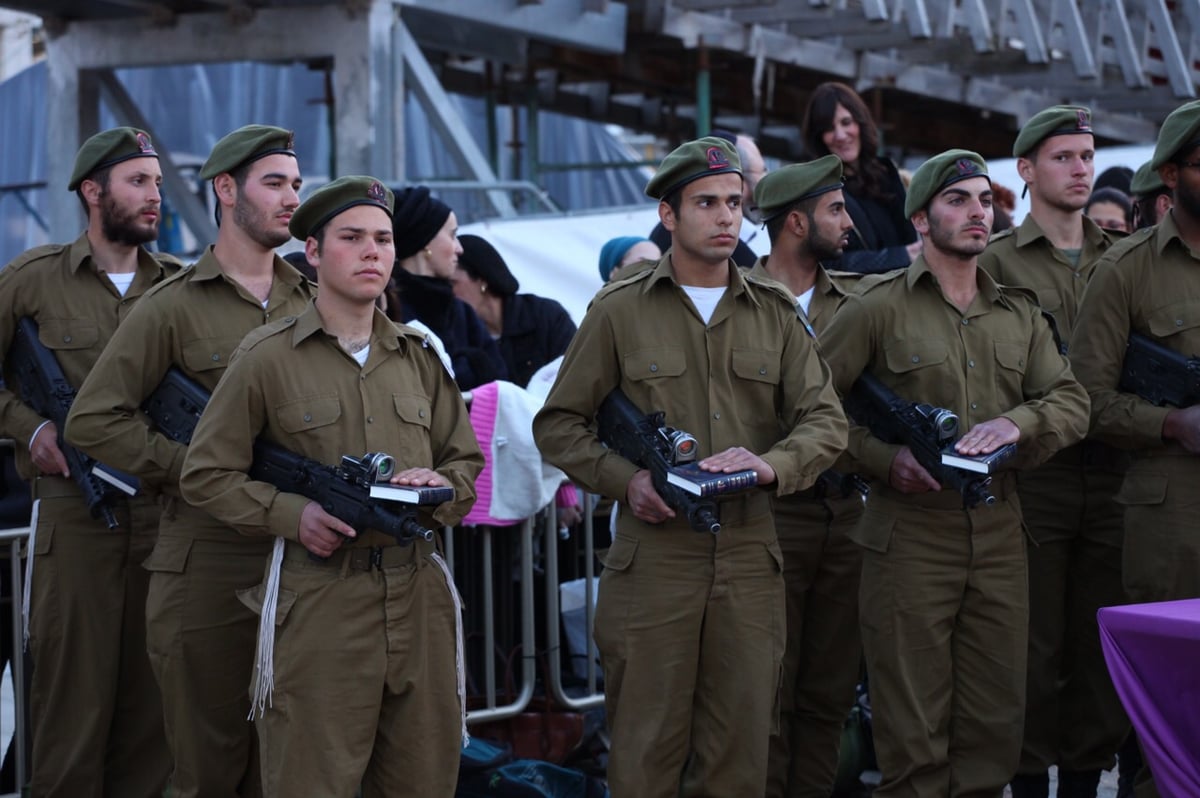 ציצית ומדים: החרדים החדשים של "גבעתי" הושבעו בכותל