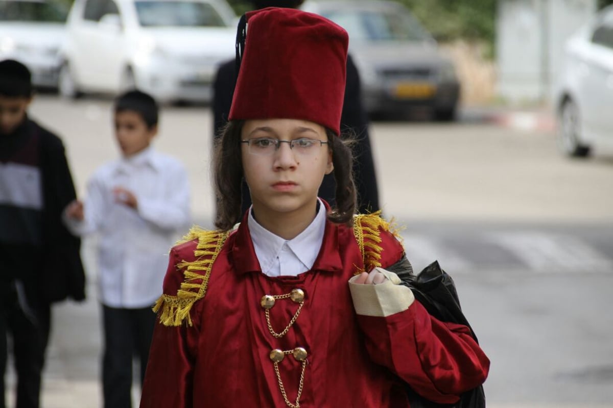 ברחובות בני ברק כבר פורים • צפו