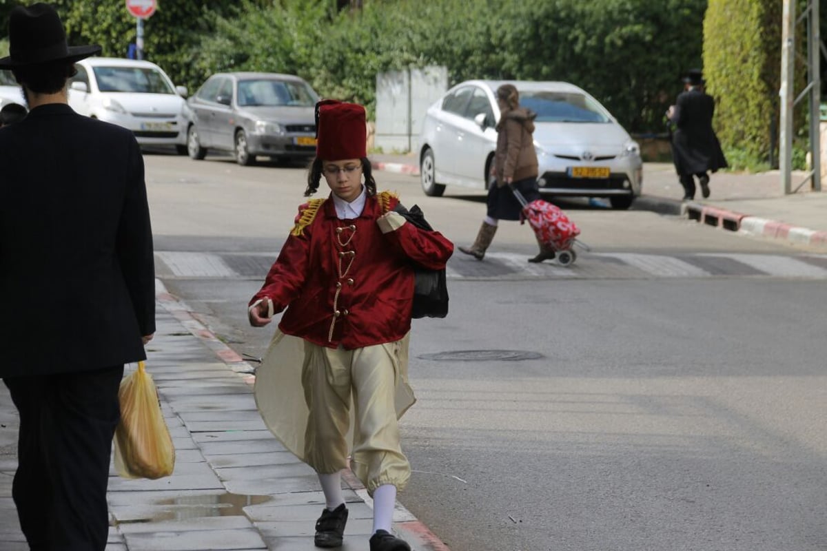 ברחובות בני ברק כבר פורים • צפו