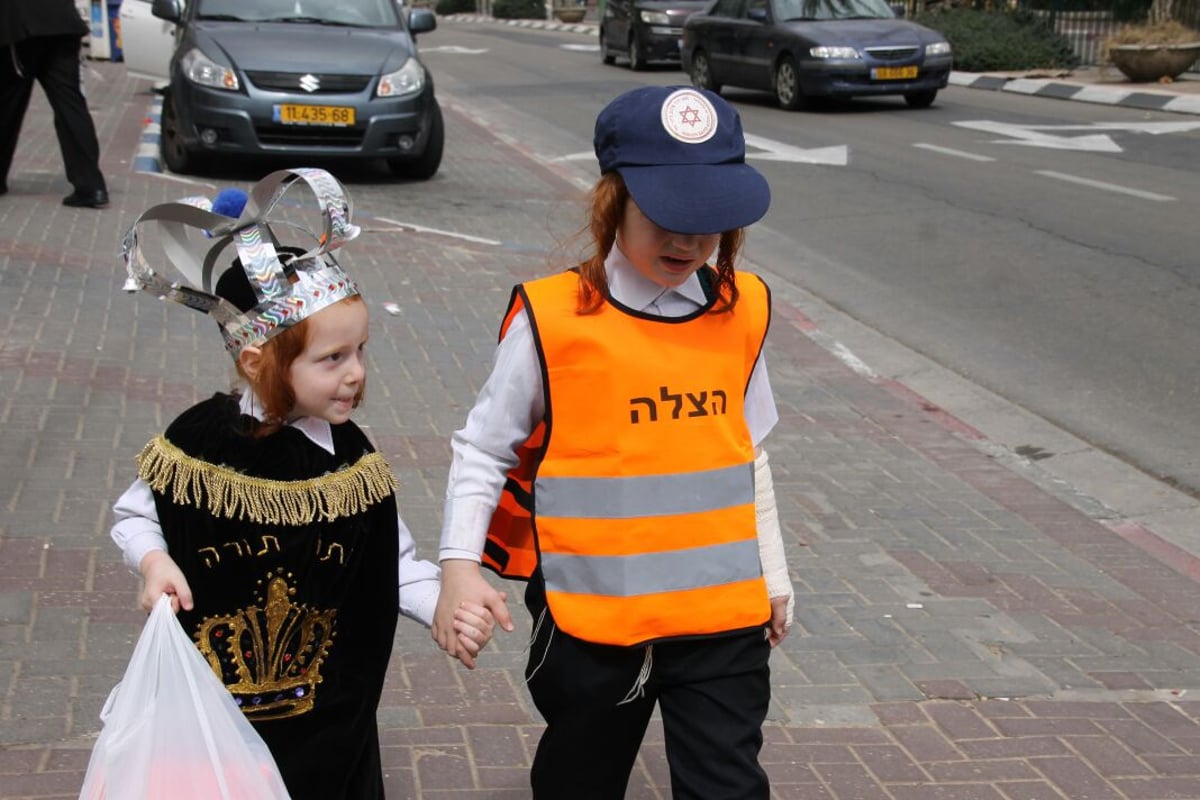 ברחובות בני ברק כבר פורים • צפו