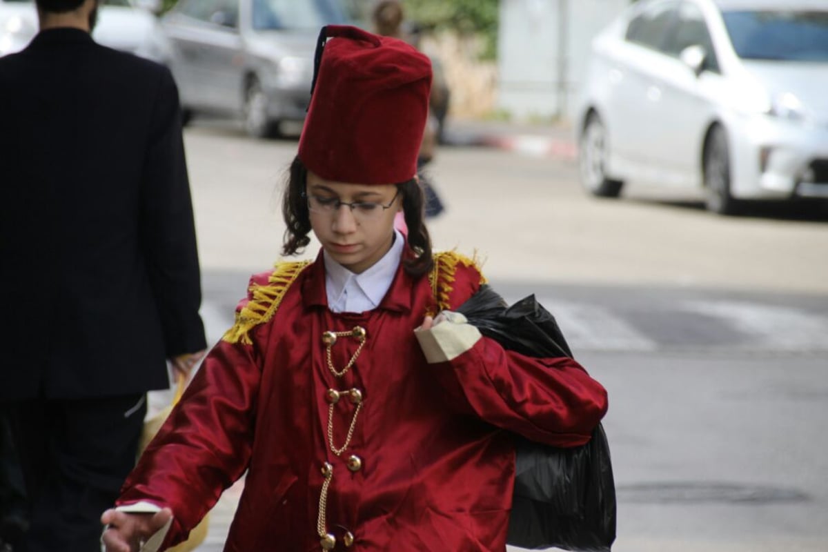 ברחובות בני ברק כבר פורים • צפו