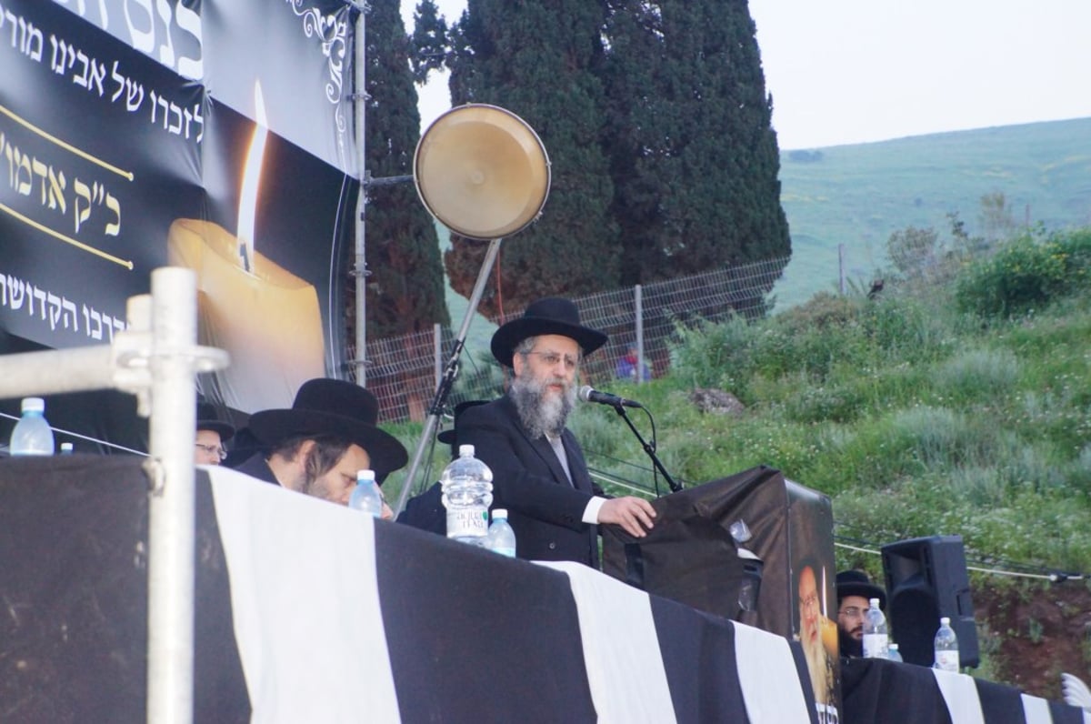 שלושים לפטירת המוהרא"ש שיק; צפו בעצרת על קברו