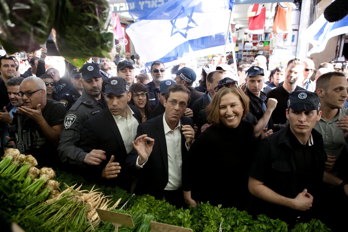 תיעוד: הרצוג ולבני בסיור בשוק הכרמל