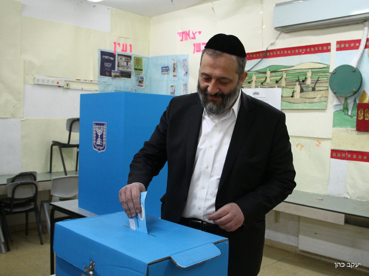 אריה דרעי הצביע: "הערב נפתיע את הסוקרים"