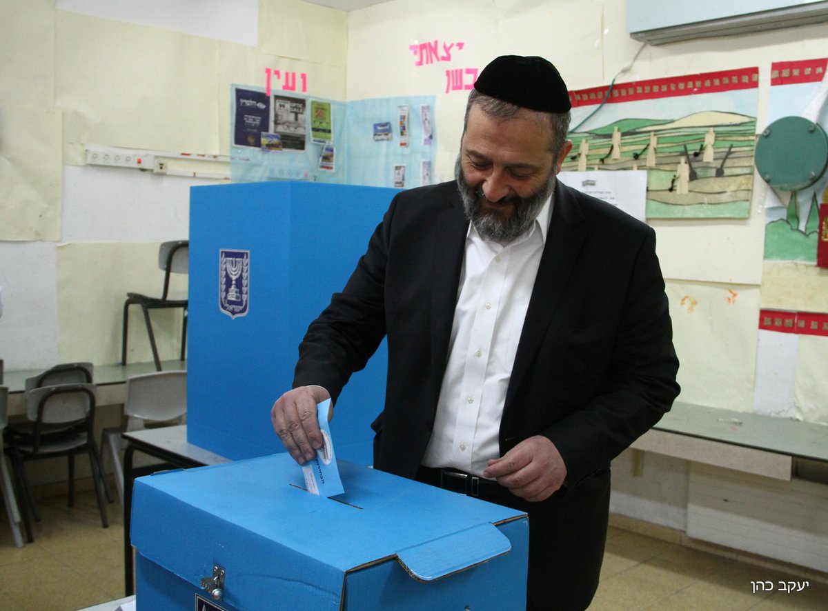 אריה דרעי הצביע: "הערב נפתיע את הסוקרים"