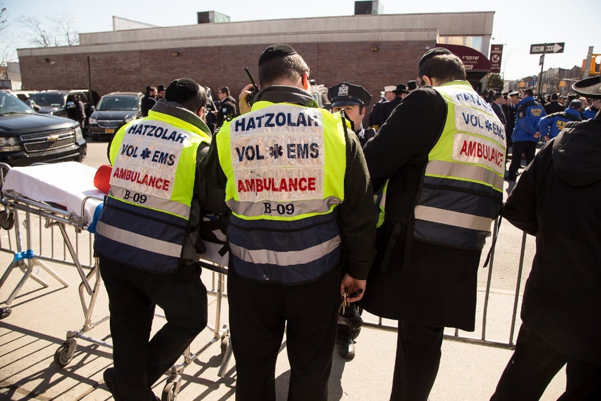 הלוויית שבעת הילדים שעלו בלהבות האש • תיעוד דומע