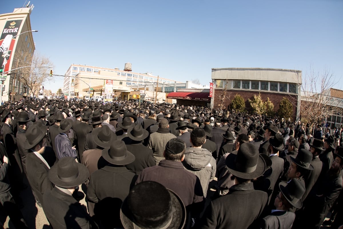 הלוויית שבעת הילדים שעלו בלהבות האש • תיעוד דומע