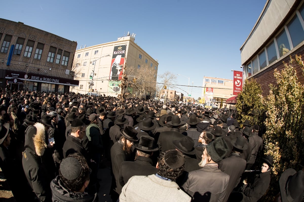 הלוויית שבעת הילדים שעלו בלהבות האש • תיעוד דומע