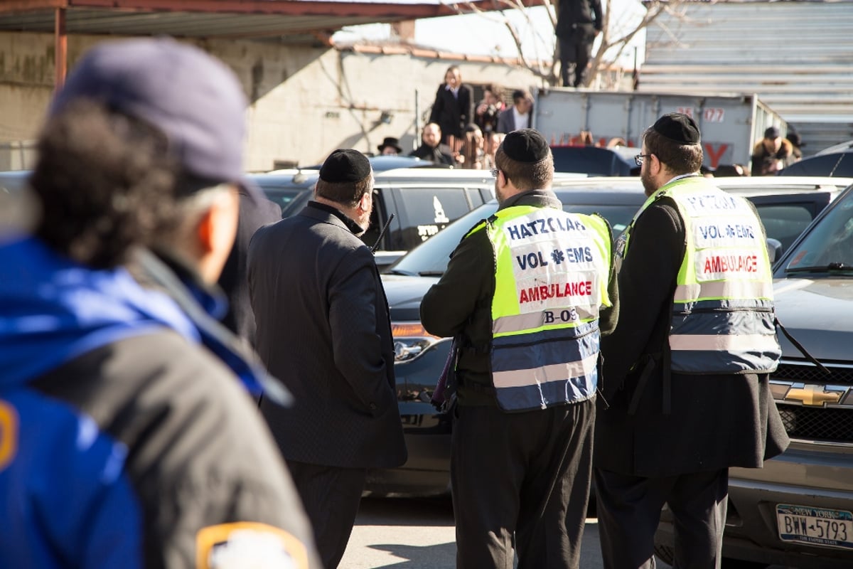 הלוויית שבעת הילדים שעלו בלהבות האש • תיעוד דומע