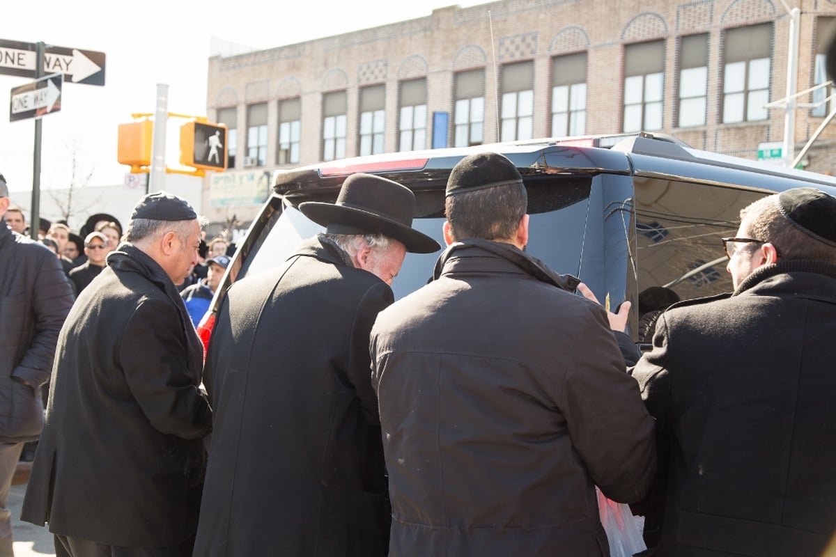 הלוויית שבעת הילדים שעלו בלהבות האש • תיעוד דומע