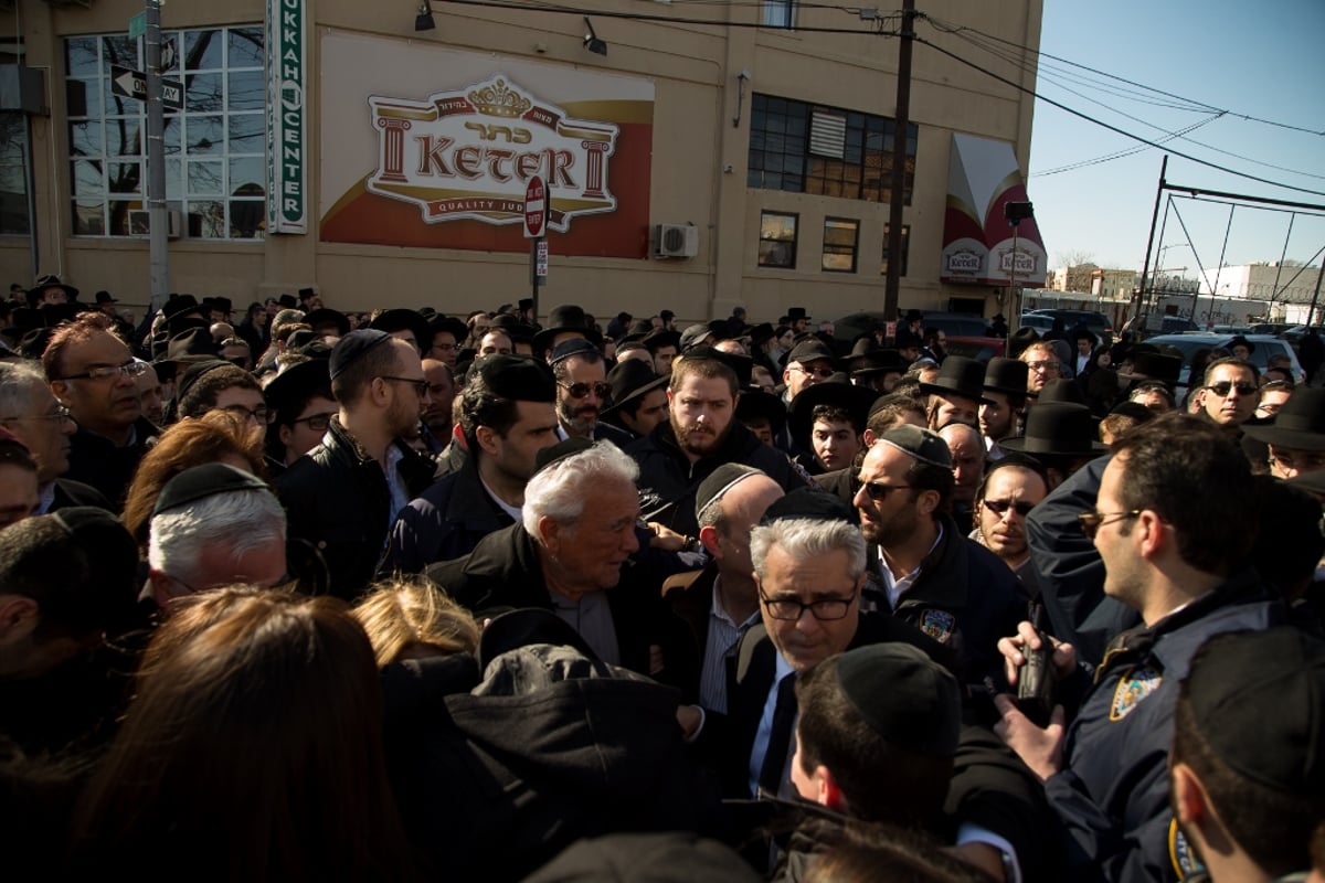 הלוויית שבעת הילדים שעלו בלהבות האש • תיעוד דומע