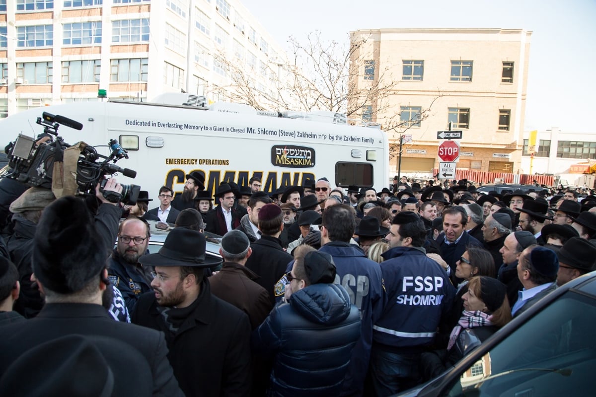 הלוויית שבעת הילדים שעלו בלהבות האש • תיעוד דומע