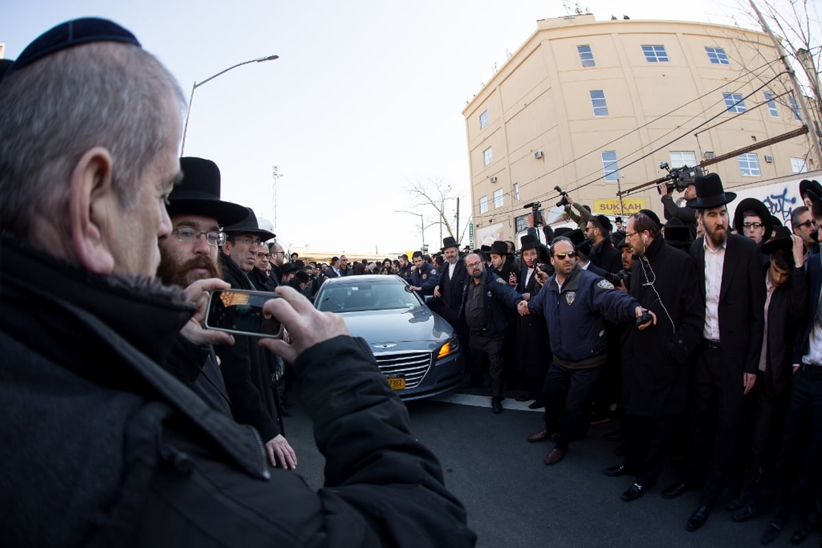 הלוויית שבעת הילדים שעלו בלהבות האש • תיעוד דומע