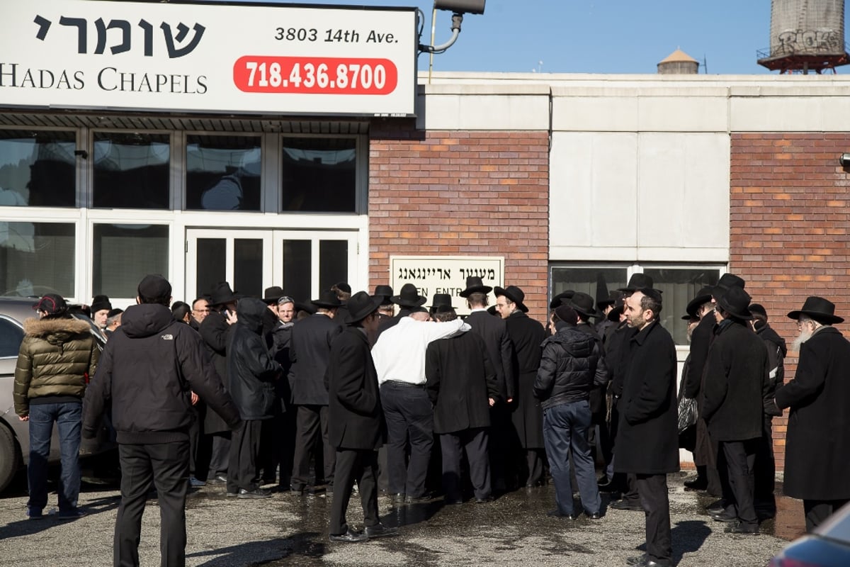 הלוויית שבעת הילדים שעלו בלהבות האש • תיעוד דומע