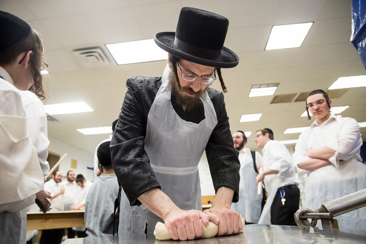 גלריה: בבורו פארק מתכוננים לקראת חג הפסח