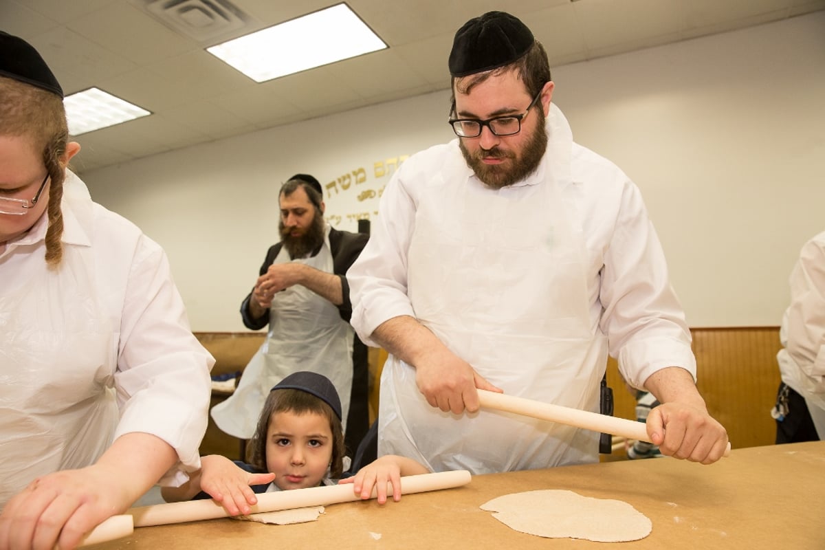 גלריה: בבורו פארק מתכוננים לקראת חג הפסח