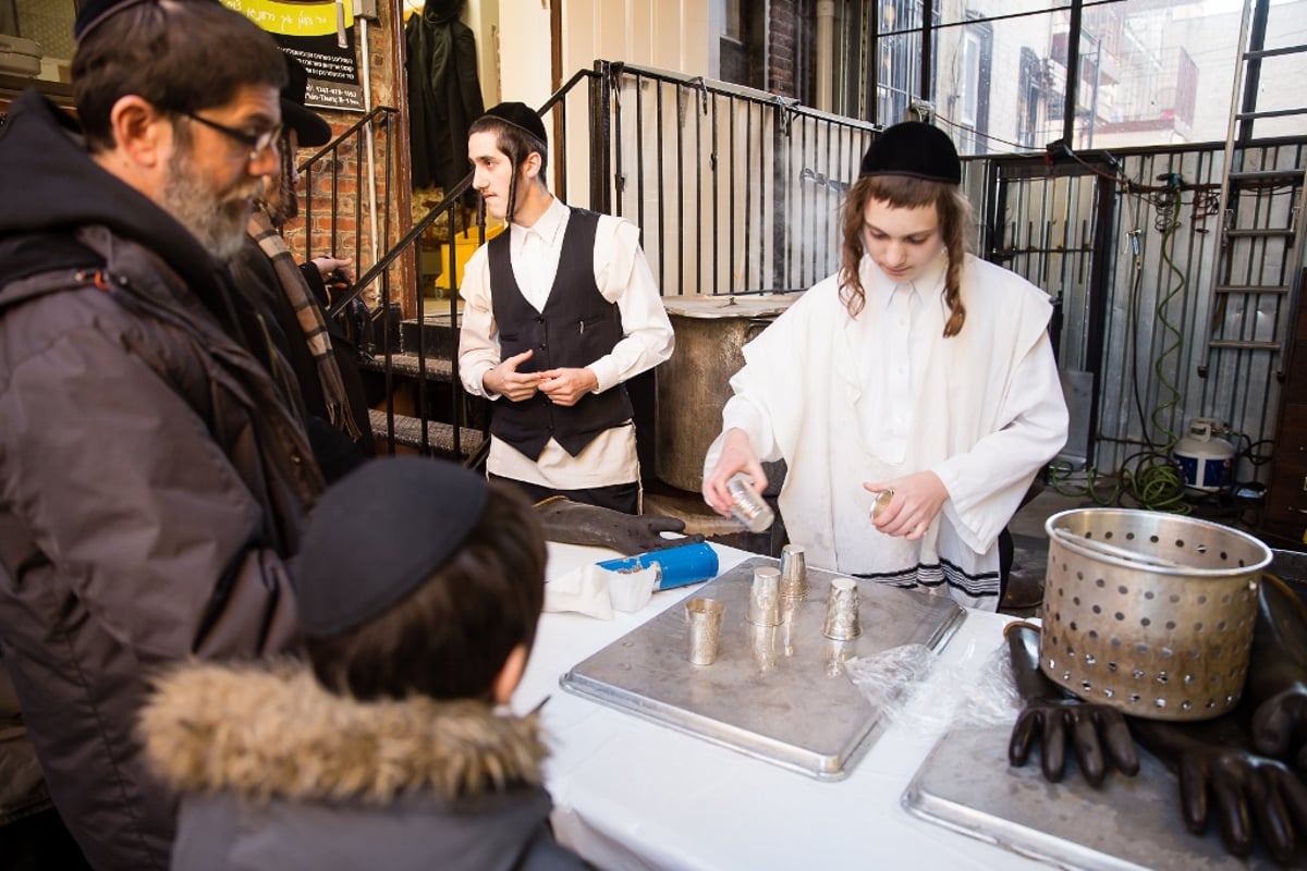 גלריה: בבורו פארק מתכוננים לקראת חג הפסח