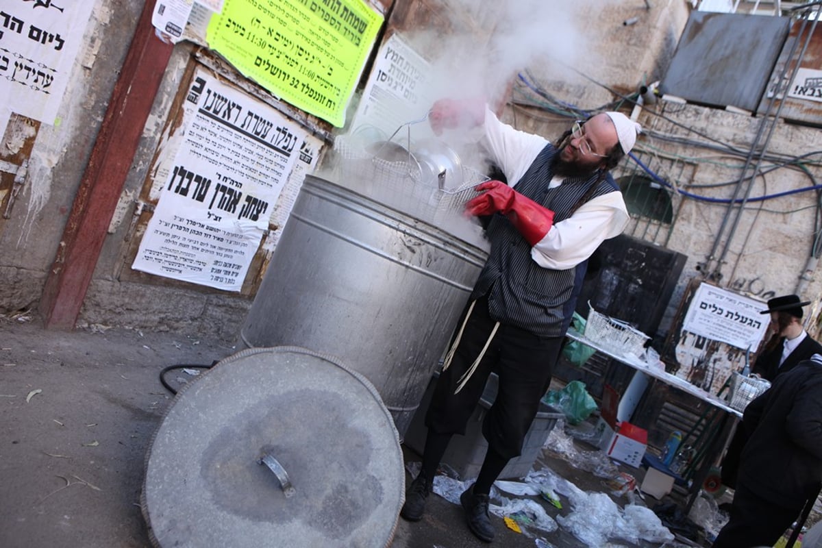 גלריה של ערב חג: מגעילים כלים במאה שערים