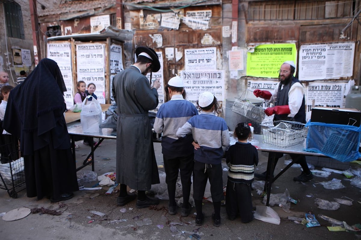 גלריה של ערב חג: מגעילים כלים במאה שערים