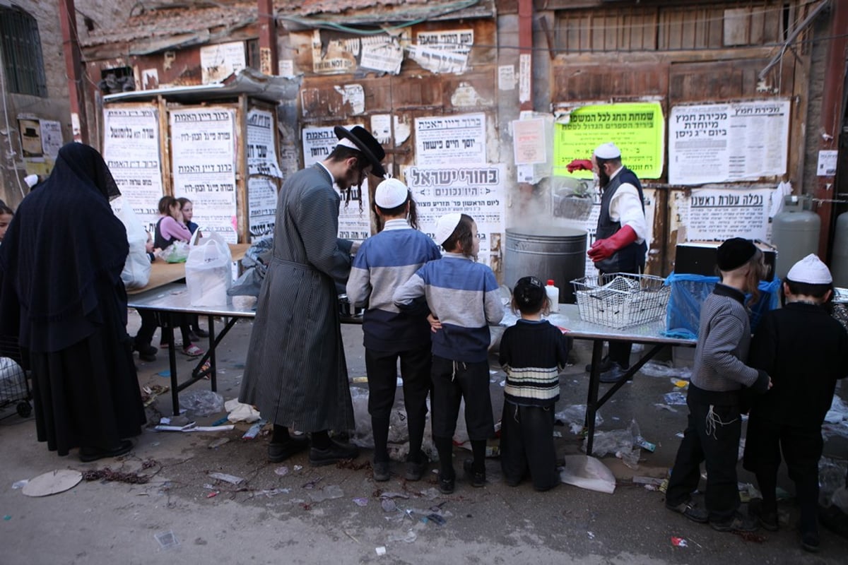 גלריה של ערב חג: מגעילים כלים במאה שערים