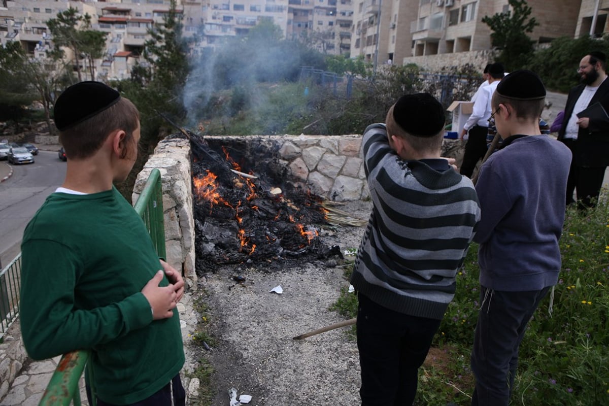 תיעוד: ירושלים שורפת את החמץ