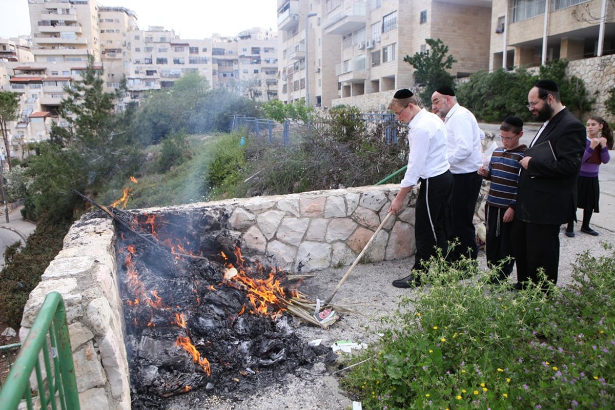 תיעוד: ירושלים שורפת את החמץ