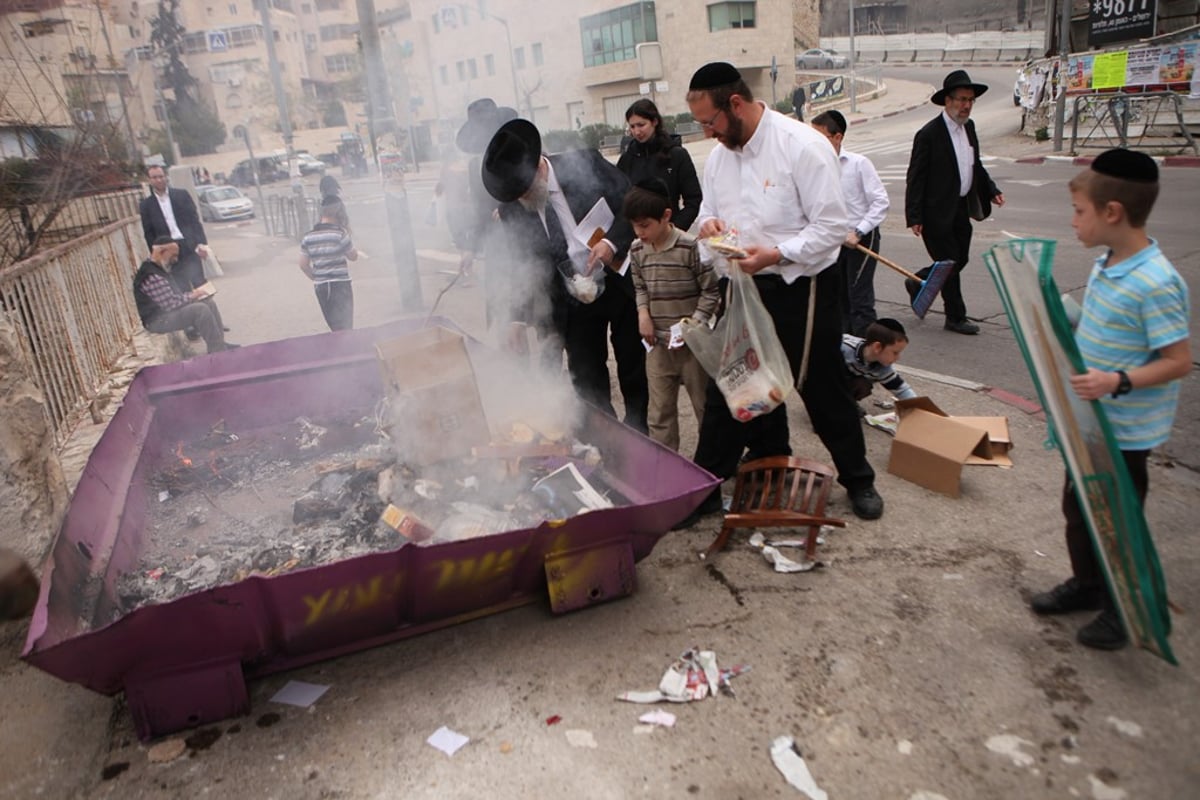 תיעוד: ירושלים שורפת את החמץ