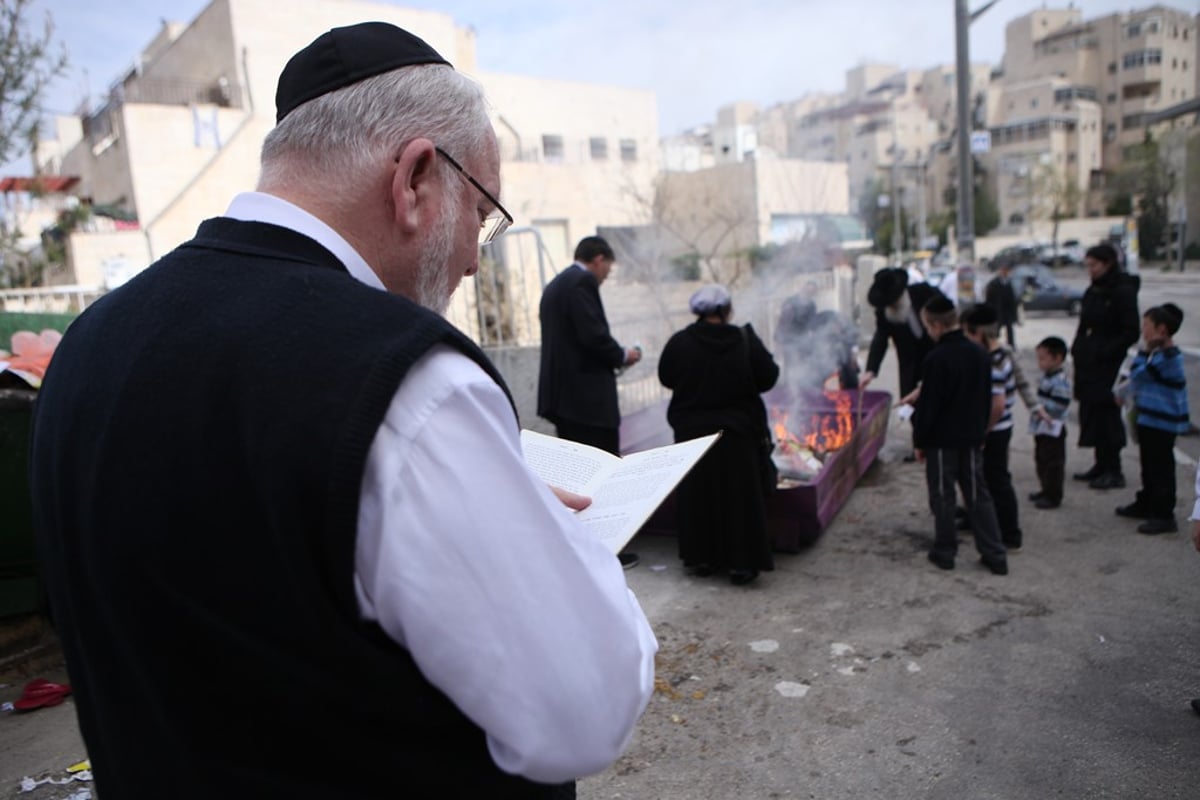 תיעוד: ירושלים שורפת את החמץ