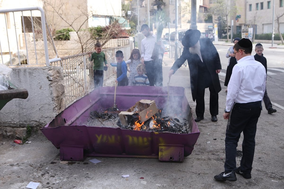 תיעוד: ירושלים שורפת את החמץ