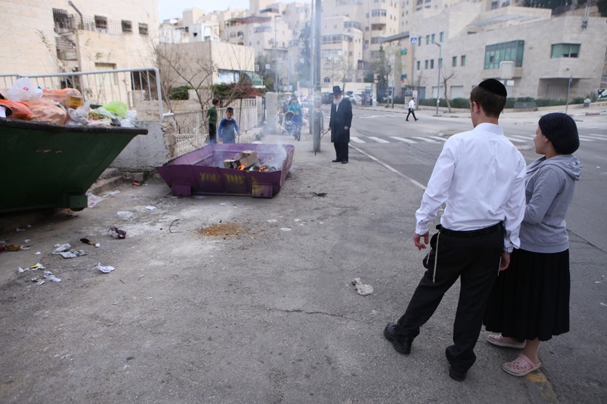 תיעוד: ירושלים שורפת את החמץ