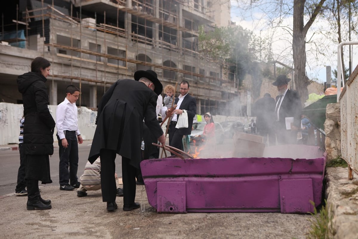 תיעוד: ירושלים שורפת את החמץ