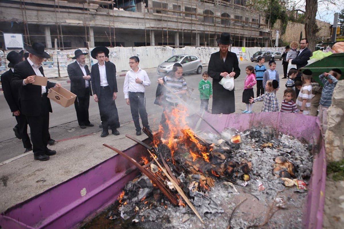 תיעוד: ירושלים שורפת את החמץ