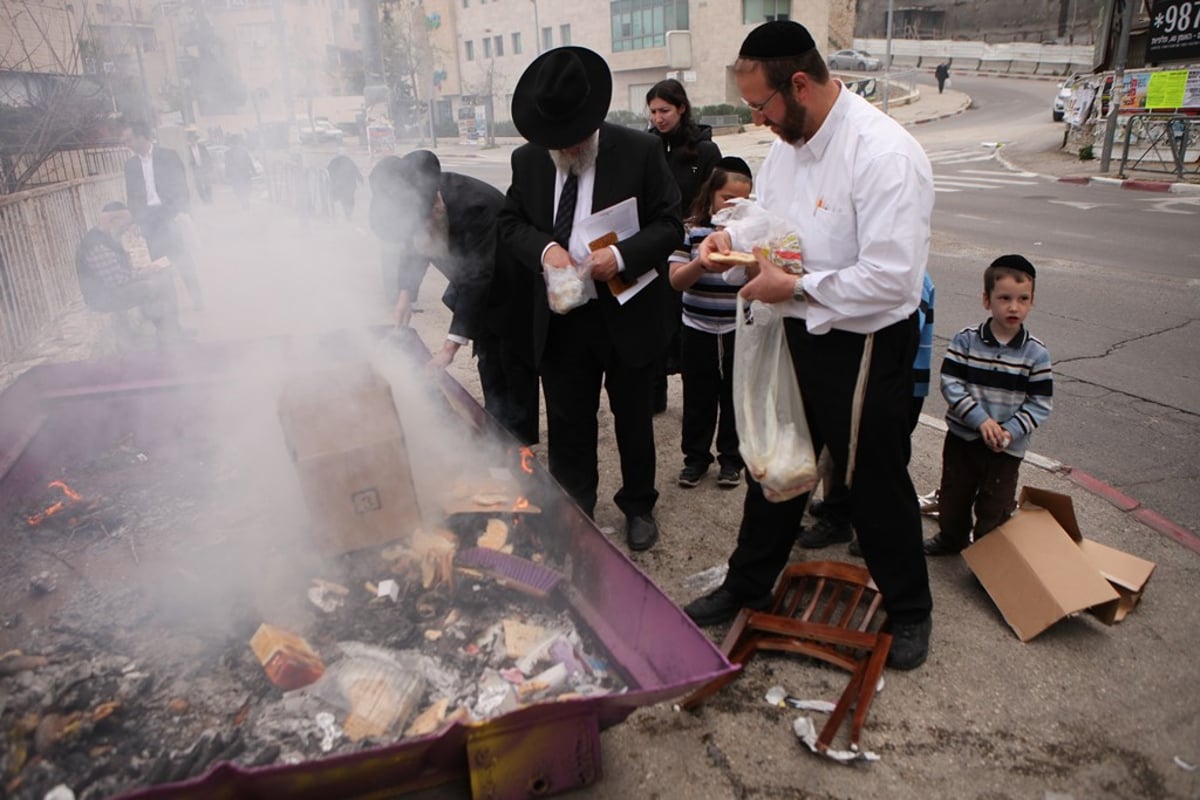 תיעוד: ירושלים שורפת את החמץ